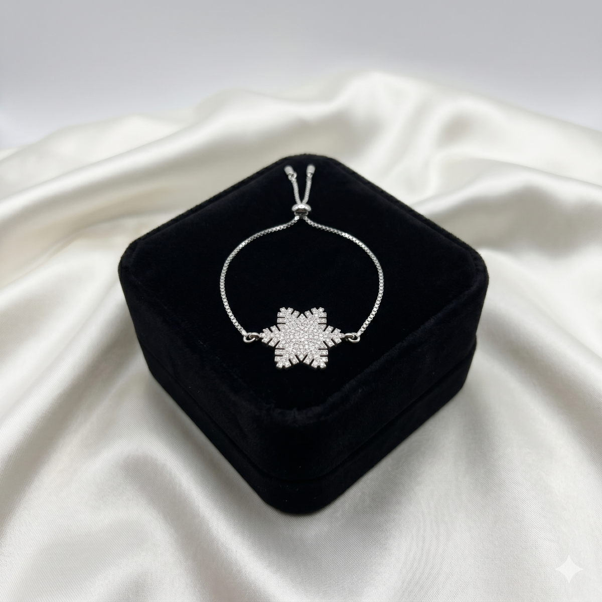 Elegantes Damenarmband Mit Funkelndem Schneeflocken-Anhänger