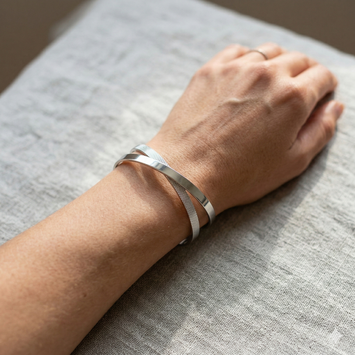 Eleganter Offener Armreif In Gold Minimalistischer Damen
