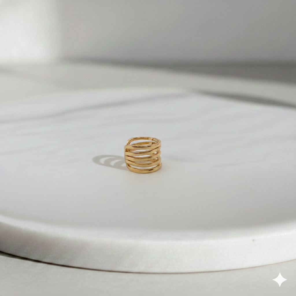 Eleganter Damenring Mit Mehrreihigem Design Goldfarbener