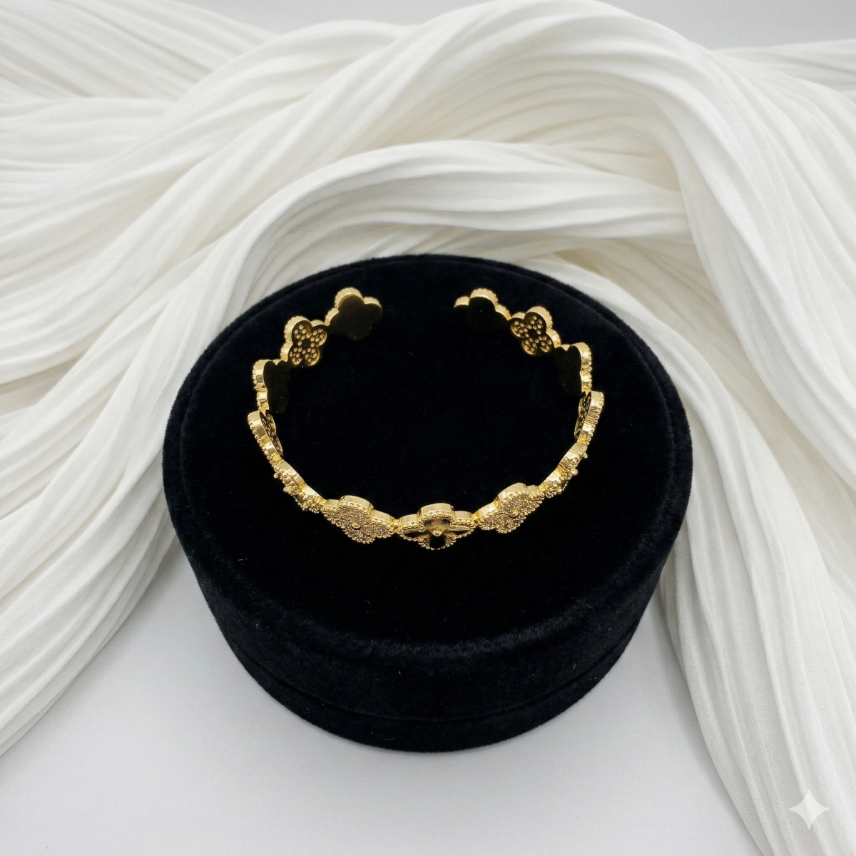 Elegantes Damen Armband Mit Blumenmotiv Und Funkelnden
