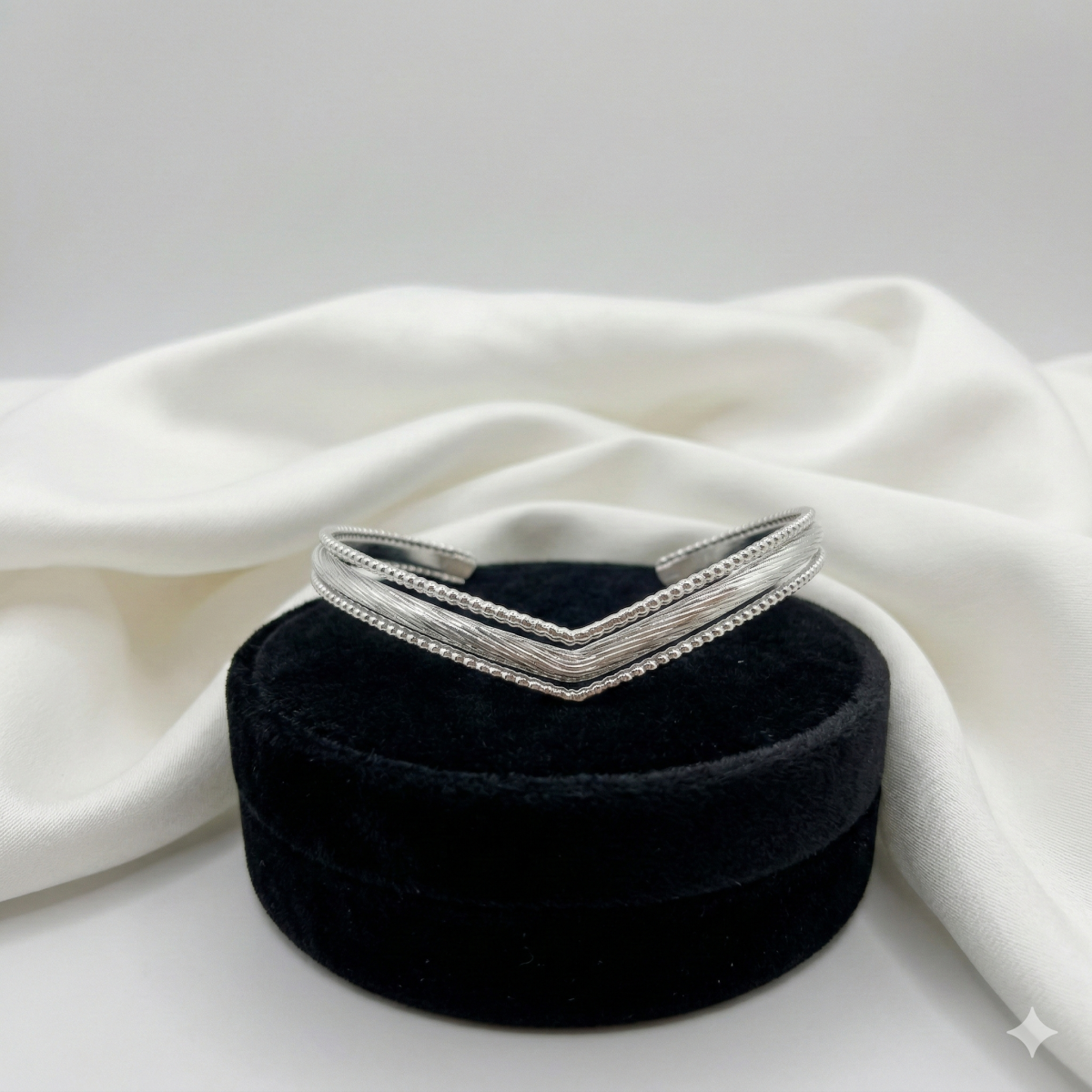 Silberfarbenes V-Design Armband Für Damen