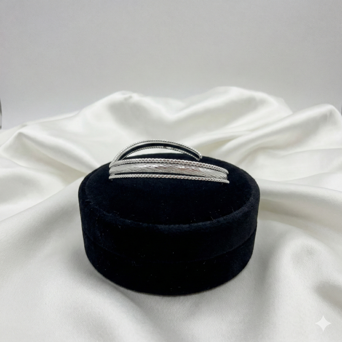 Silberfarbenes V-Design Armband Für Damen