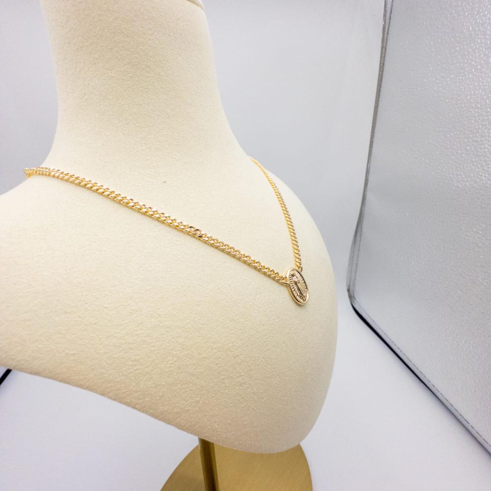 Goldfarbene Medaillon Halskette Mit Marienmotiv Religiöser Schmuck