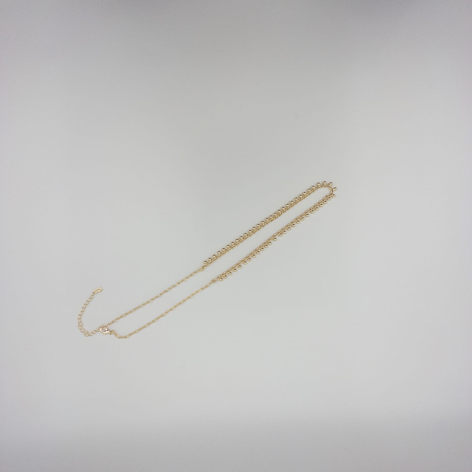 Elegante Goldfarbene Perlenkette Mit Feinem Kugel-Gliederdesign