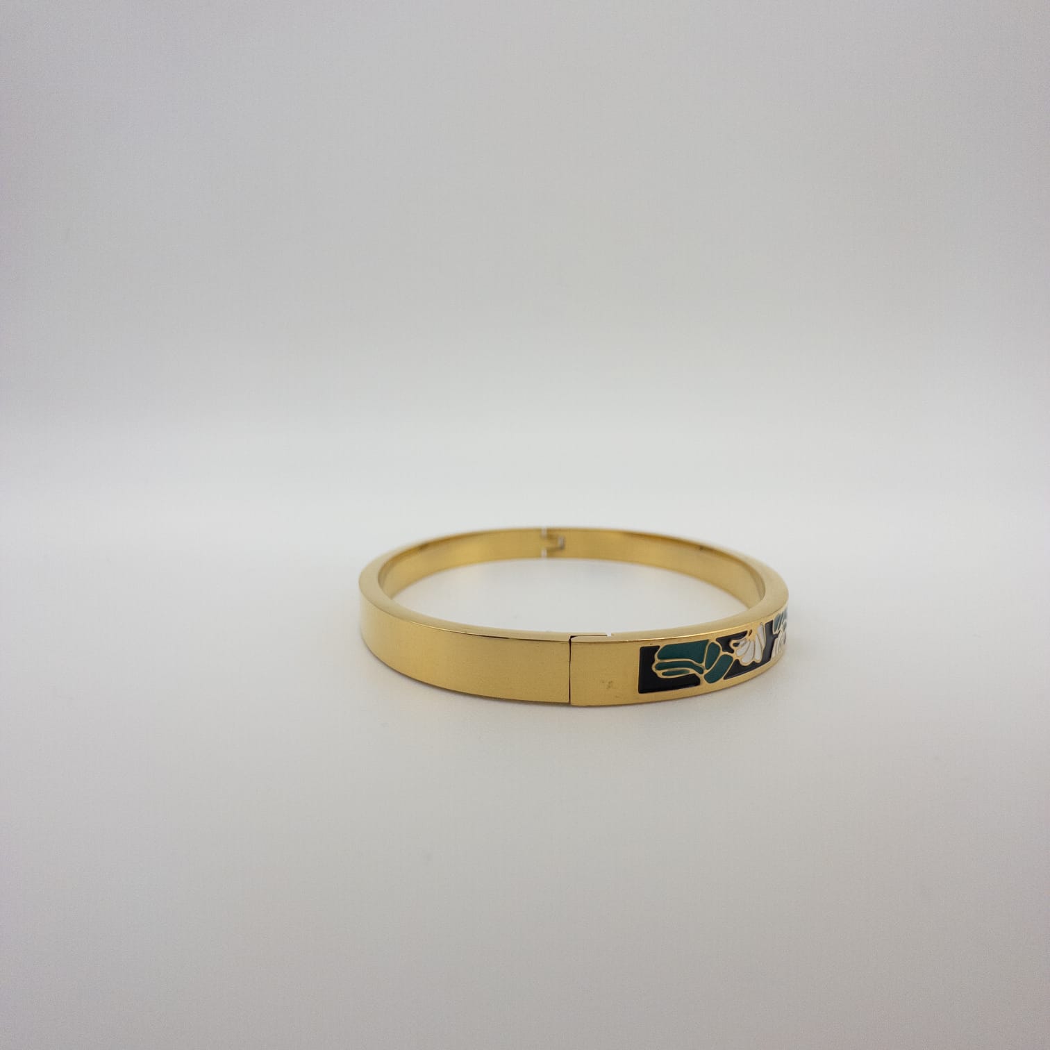 Goldfarbener Armreif Mit Schwarzem Emaille Und Grün-Weißem