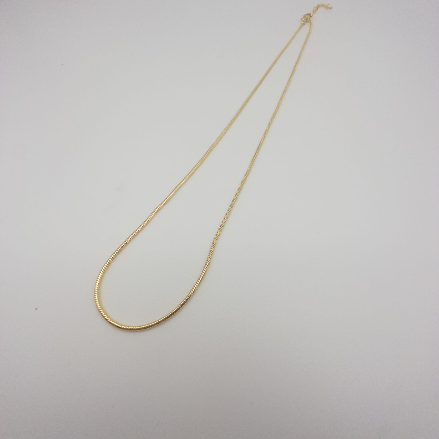 Title Goldfarbene Minimalistische Schlangenkette Elegante Damen