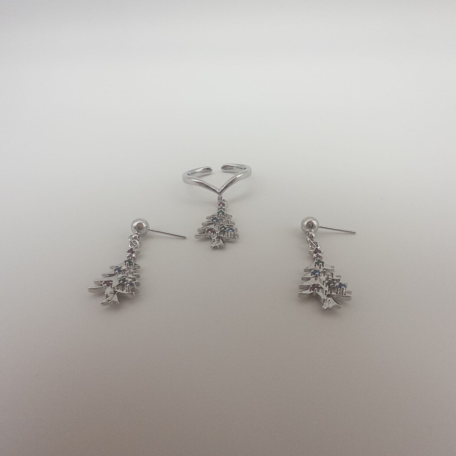 Elegantes Ring- Und Ohrring-Set Für Damen Mit
