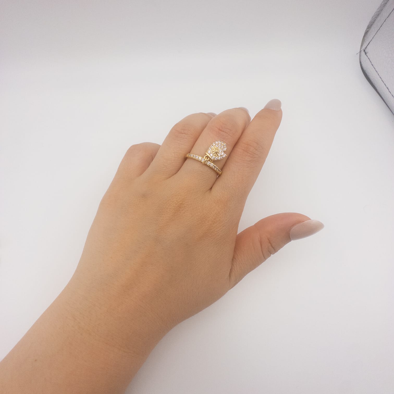 Goldfarbene Schmuckset Mit Ring Und Ohrringen Eleganter Klee