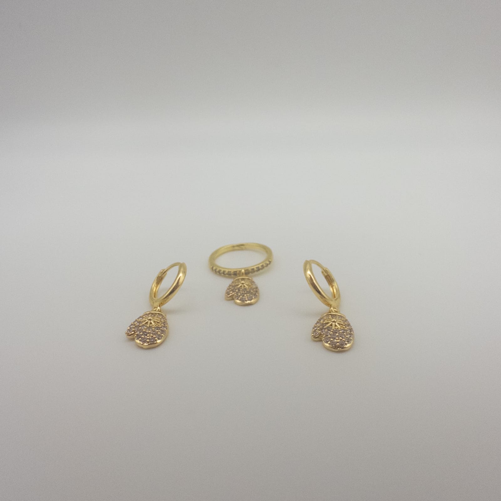 Goldfarbene Schmuckset Mit Ring Und Ohrringen Eleganter Klee