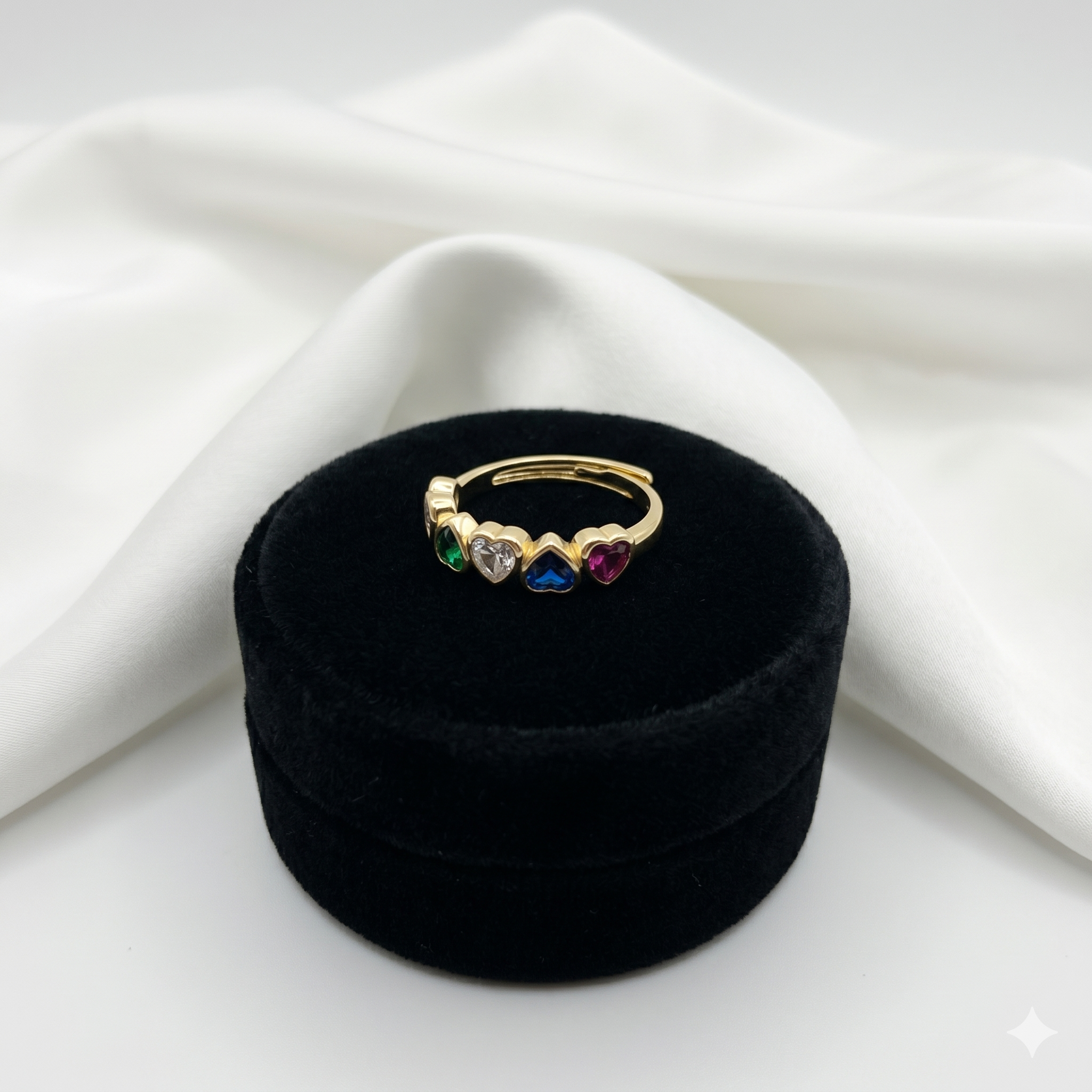 Eleganter Goldring Mit Bunten Herzsteinen