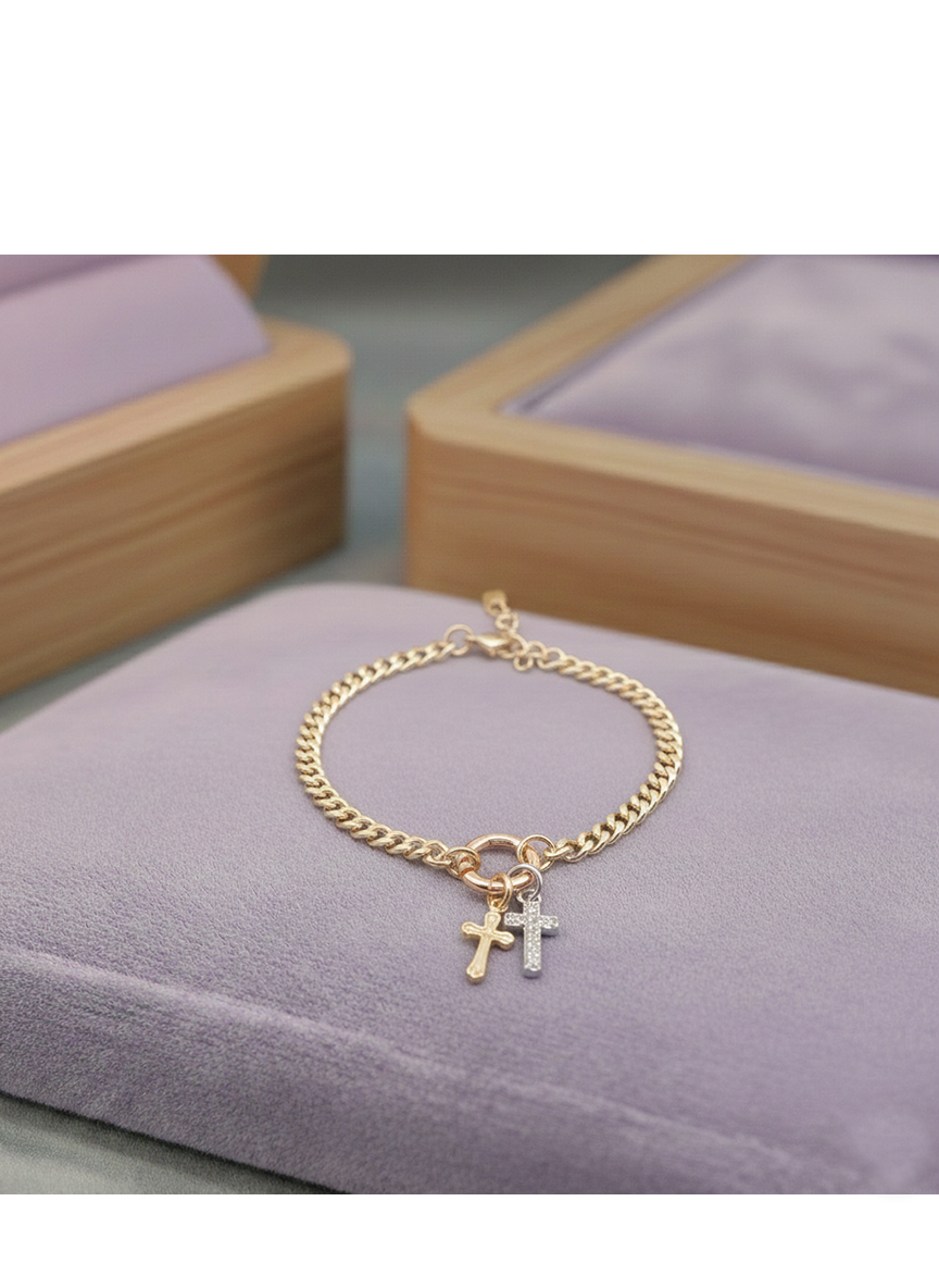 Elegantes Goldfarbenes Charm-Armband Mit Doppelkreuz-Anhänger