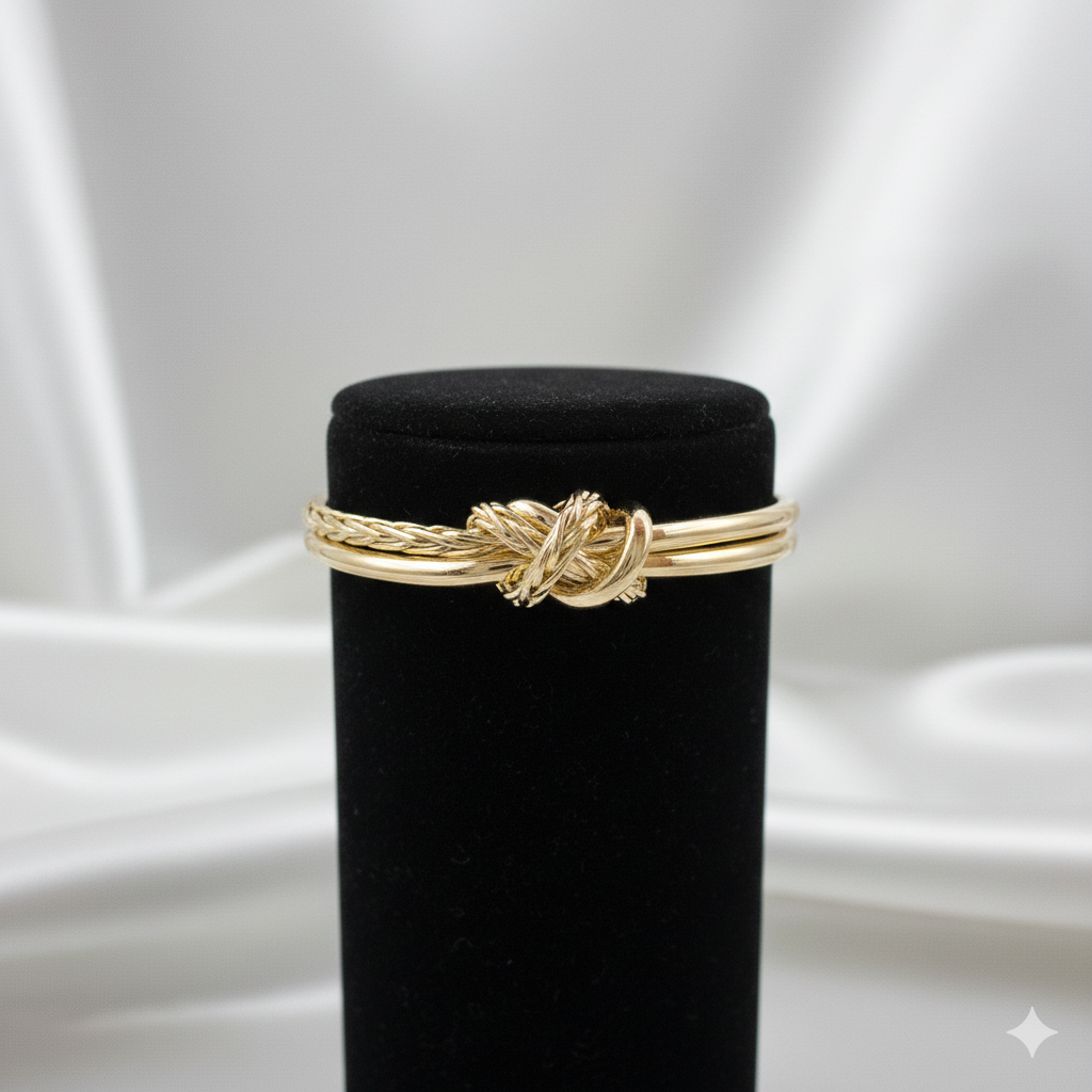 Eleganter Offener Armreif Mit Knoten-Design In Goldoptik