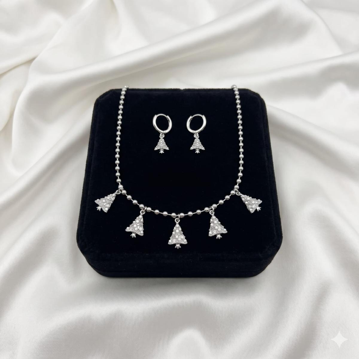Silbernes Weihnachtsbaum Schmuckset Mit Kette Und Ohrringen