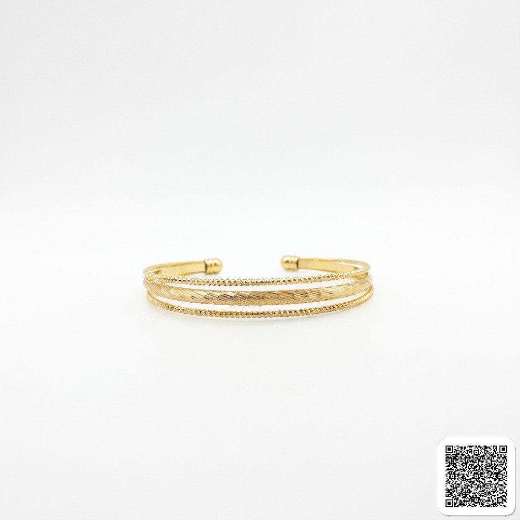 Eleganter Goldfarbener Offener Armreif Stilvoller Damen Im