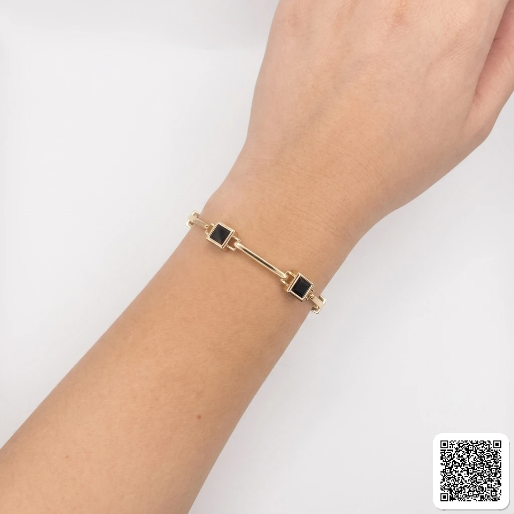 Elegantes Armband Mit Schwarzen Quadratischen Steinen Goldfarben