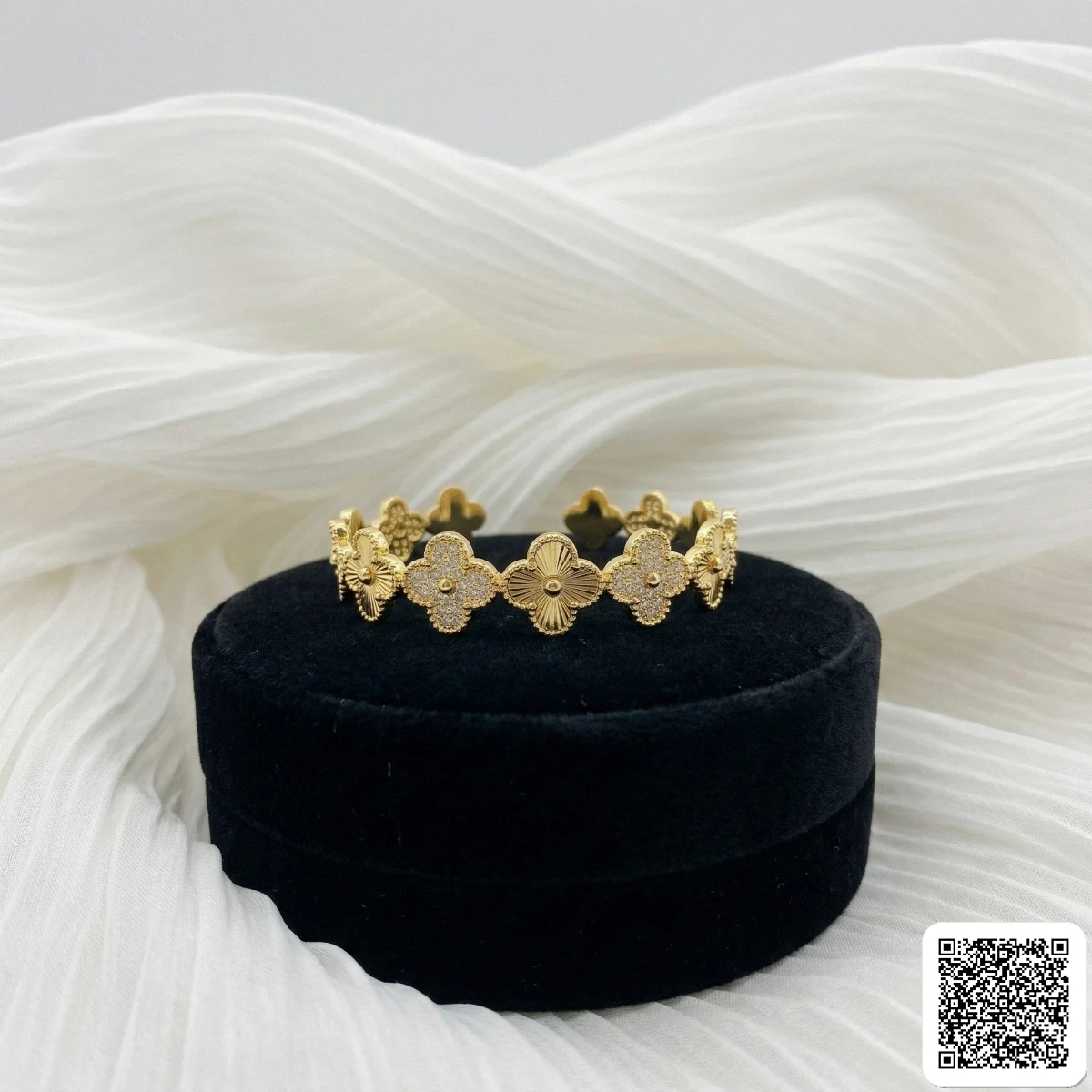 Elegantes Damen Armband Mit Blumenmotiv Und Funkelnden
