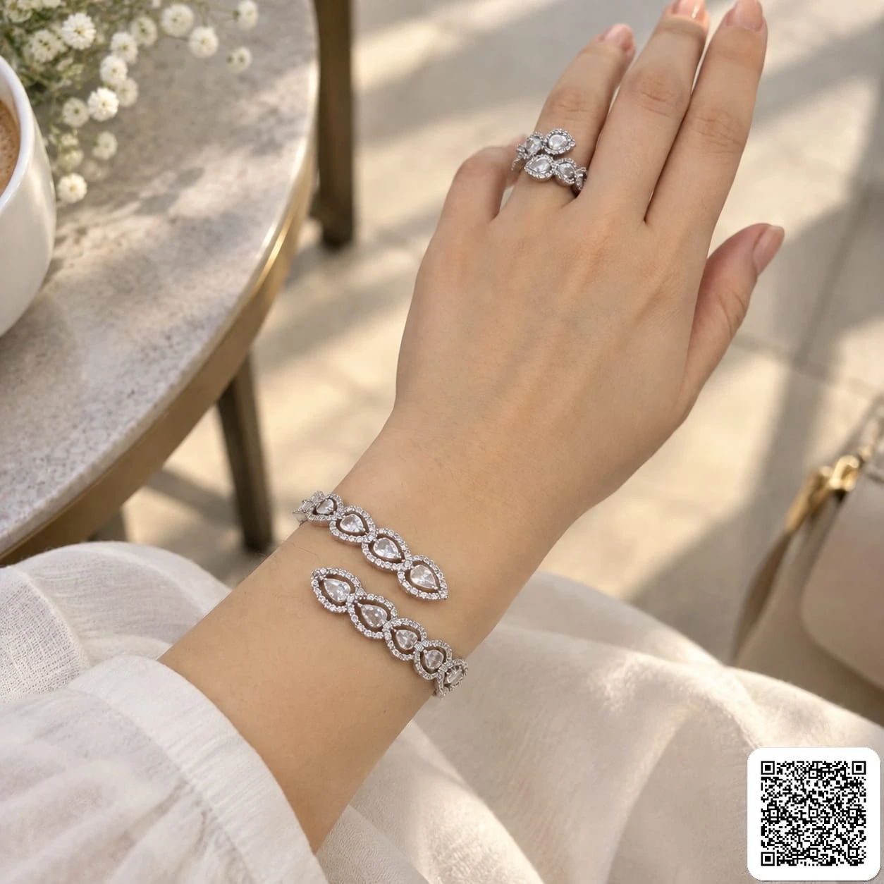 Elegantes Schmuckset Aus Armband Und Ring Mit Funkelnden