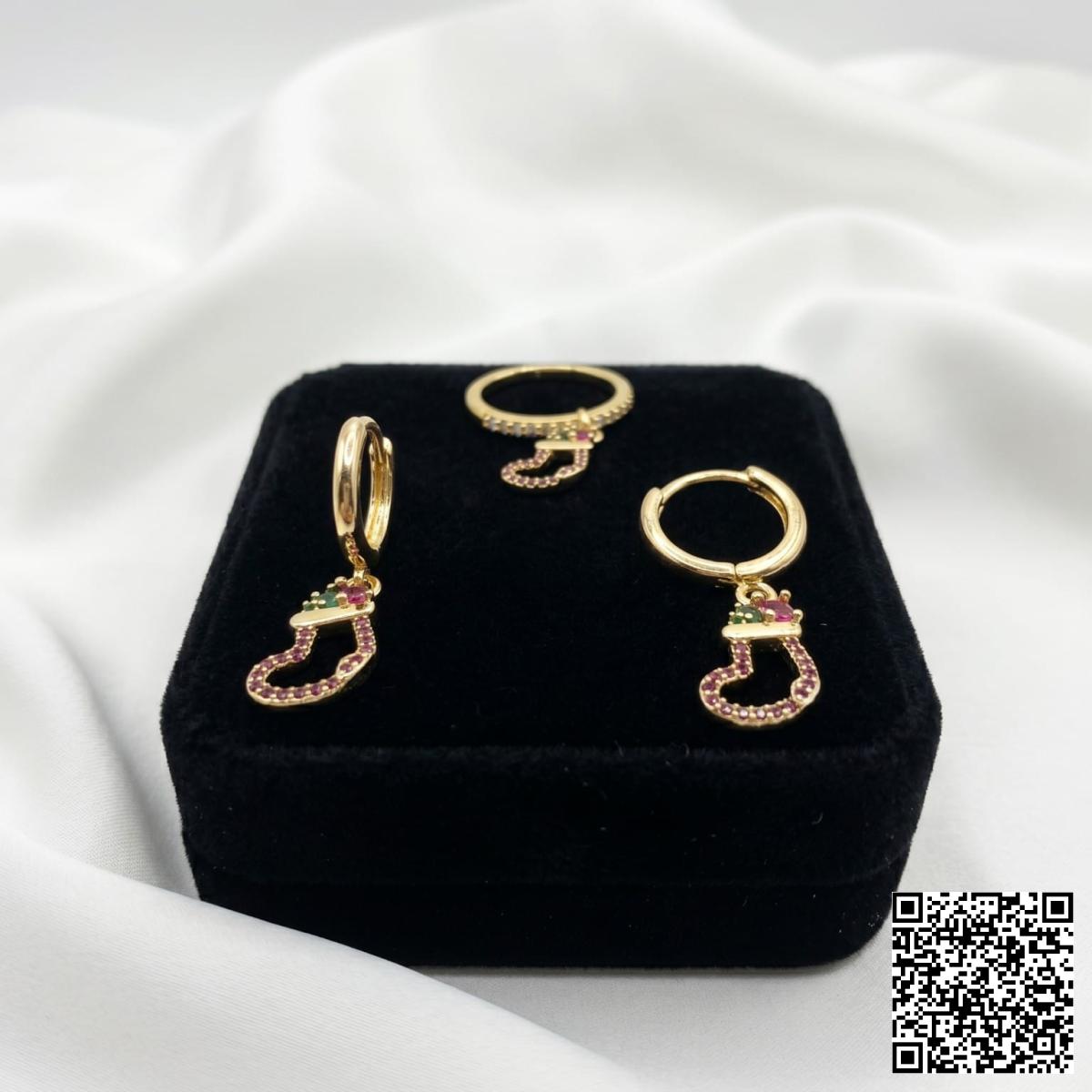 Goldfarbenes Schmuckset Mit Weihnachtsstrumpf-Anhängern
