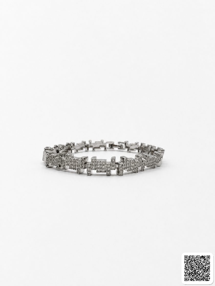 Elegantes Silber Armband Mit Funkelnden Schmucksteinen Und