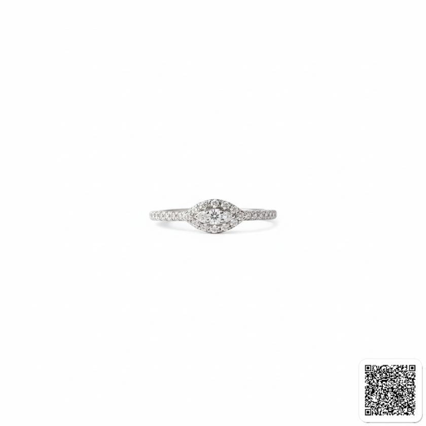 Das Bild Zeigt Einen Ring Auf Einer Schmuckbox Während Die