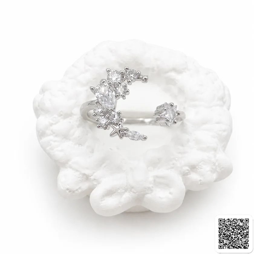 Eleganter Damen Ring Silber Mit Funkelnden Blüten-Details