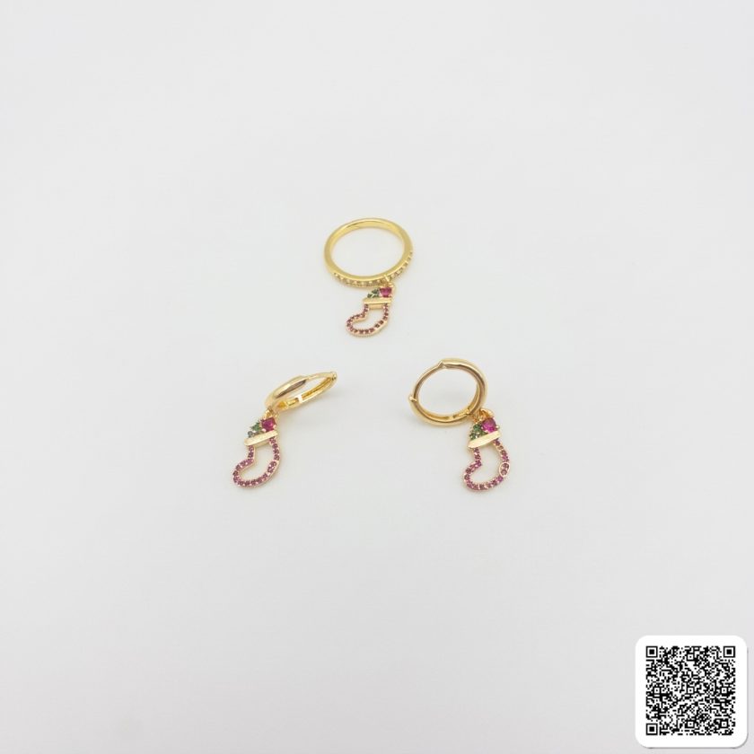 Goldfarbenes Schmuckset Mit Weihnachtsstrumpf-Anhängern