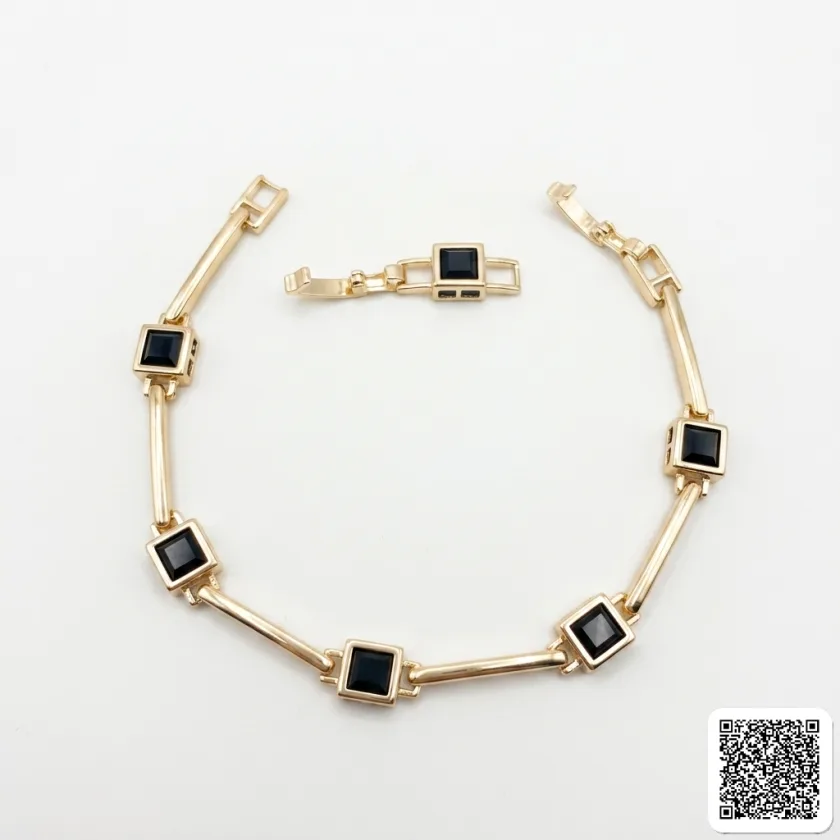 Elegantes Armband Mit Schwarzen Quadratischen Steinen Goldfarben