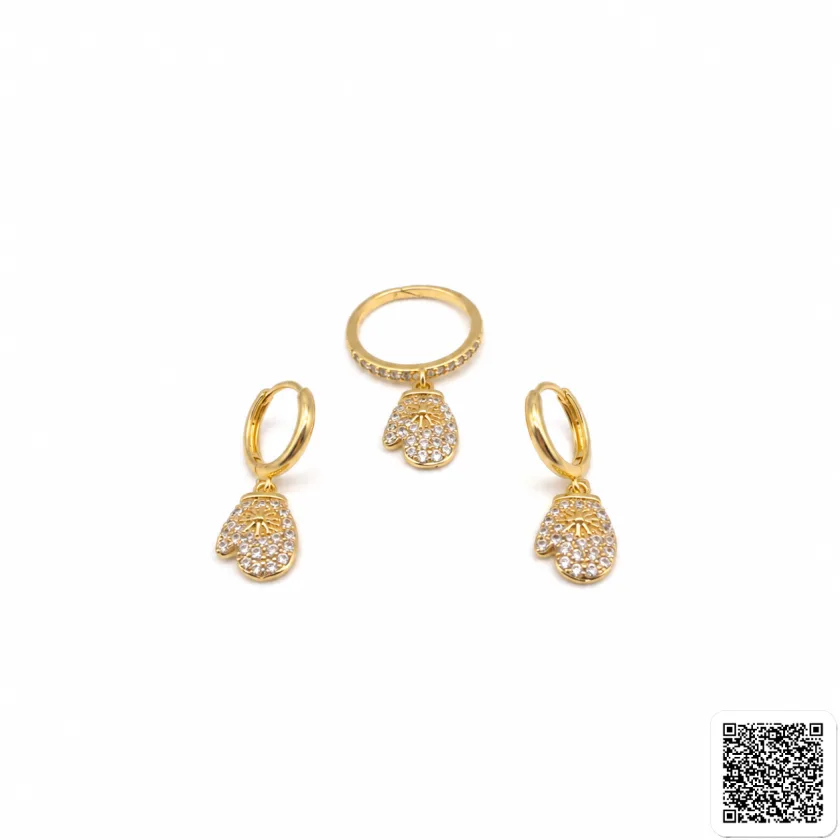 Goldfarbene Schmuckset Mit Ring Und Ohrringen Eleganter Klee