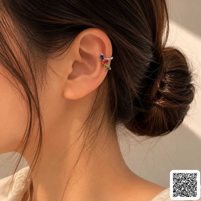 Silberfarbener Ear Cuff mit bunten Tropfen-Schmucksteinen