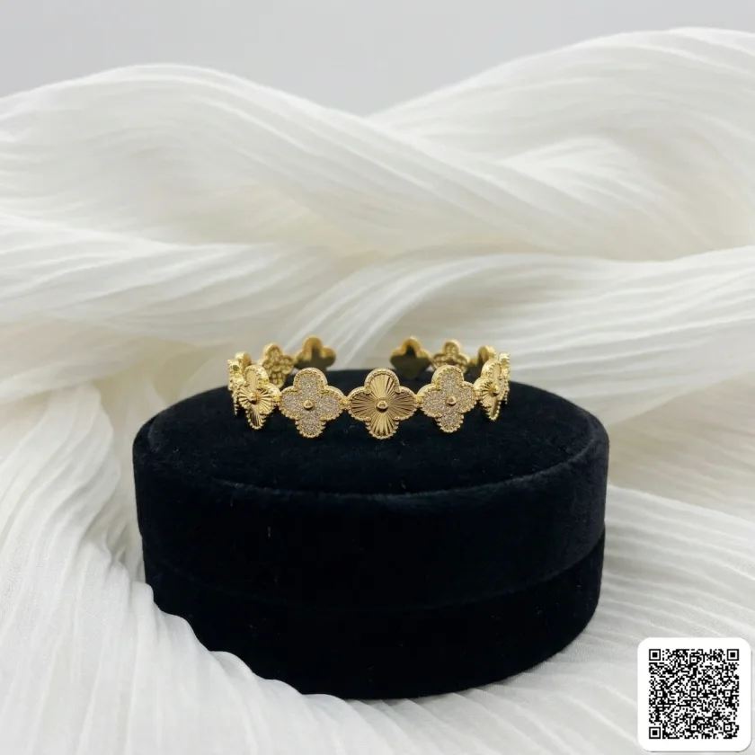 Elegantes Damen Armband Mit Blumenmotiv Und Funkelnden