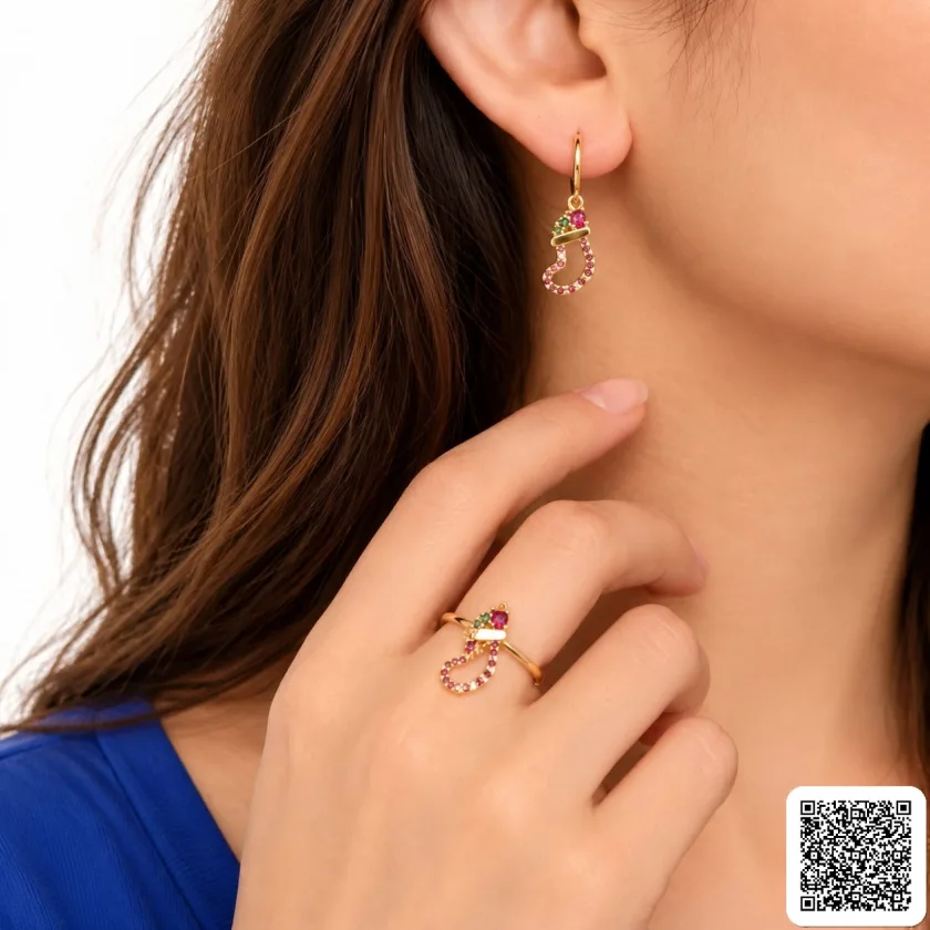 Goldfarbene Hufeisen Ohrringe Mit Passendem Ring Elegantes
