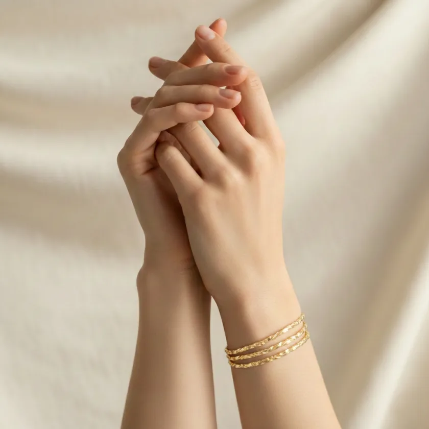 Eleganter Goldfarbener Wellenring Offenes Design
